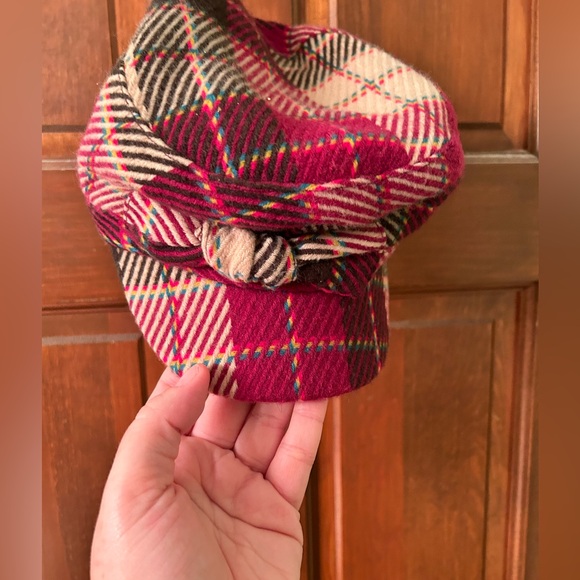 Sonoma Accessories - SONOMA Cute plaid Newsboy cap with bow. Elastic stretch on back.